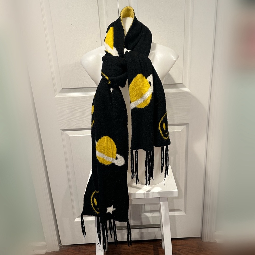 [ 2 FOR $25 ] 👽 URBAN OUTFITTERS ALIENS & SPACE SCARF